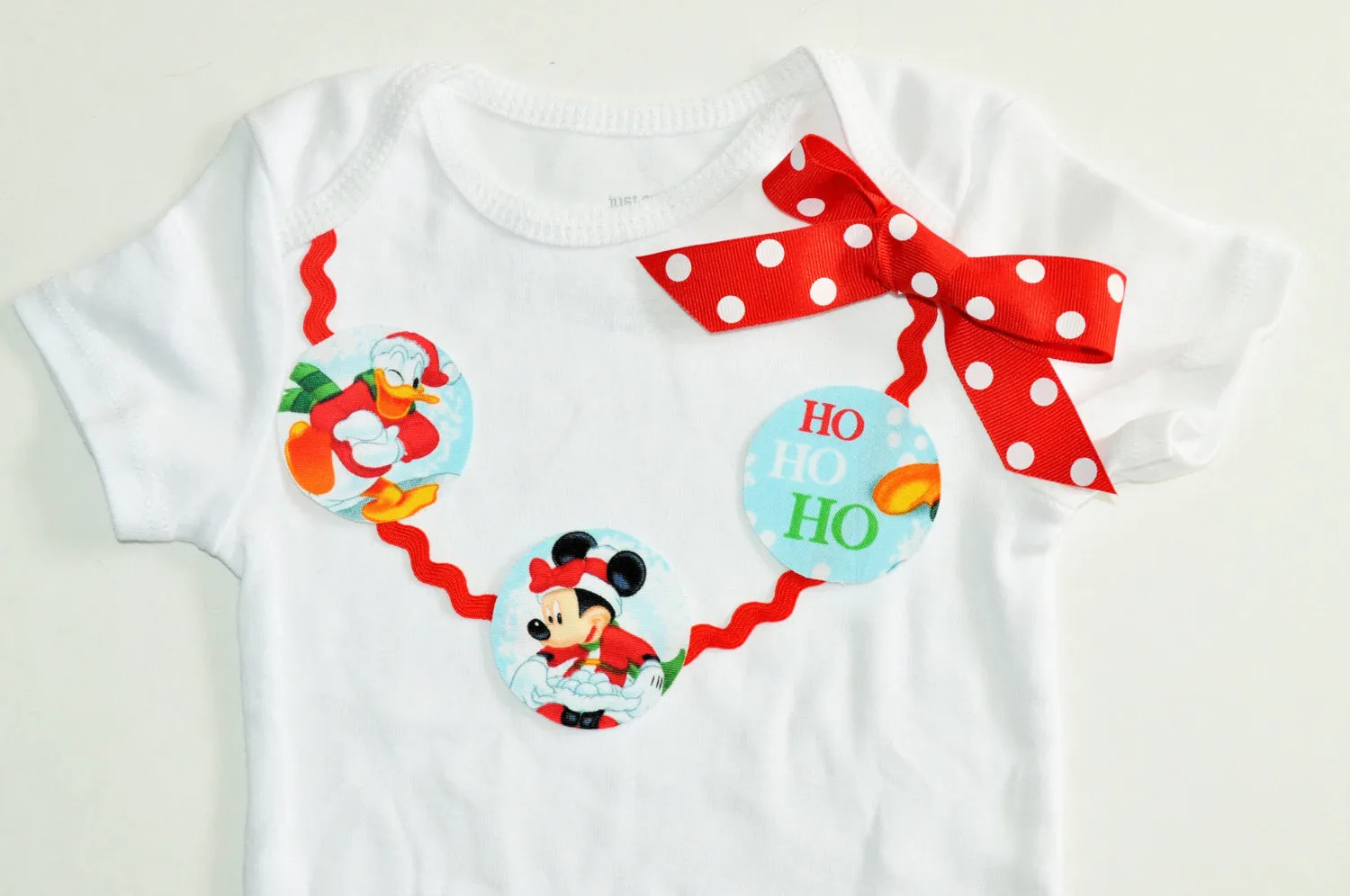Baby girl/Toddler christmas Minnie and donald duck shirt/bodysuit, Holiday cake smash, christmas outfit, christmas minnie necklace and beads